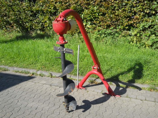 Picture Auktion Erdbohrer für Traktor