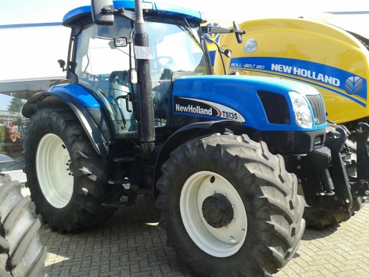 Picture Auktion New Holland-Allradtraktor, Typ TS 135 A