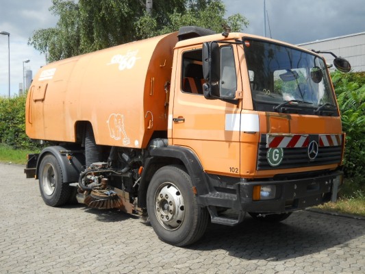 Bild Auktion Kehrmaschine Mercedes LK 1317 KO/33